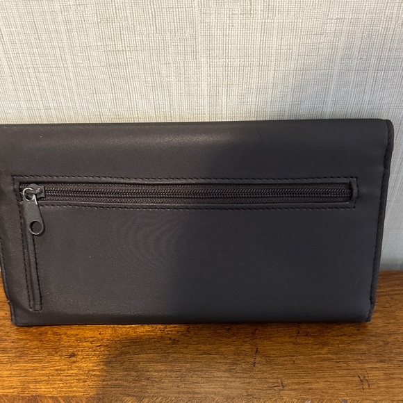 Ami Black Women’s Trifold Wallet - Picture 2 of 11